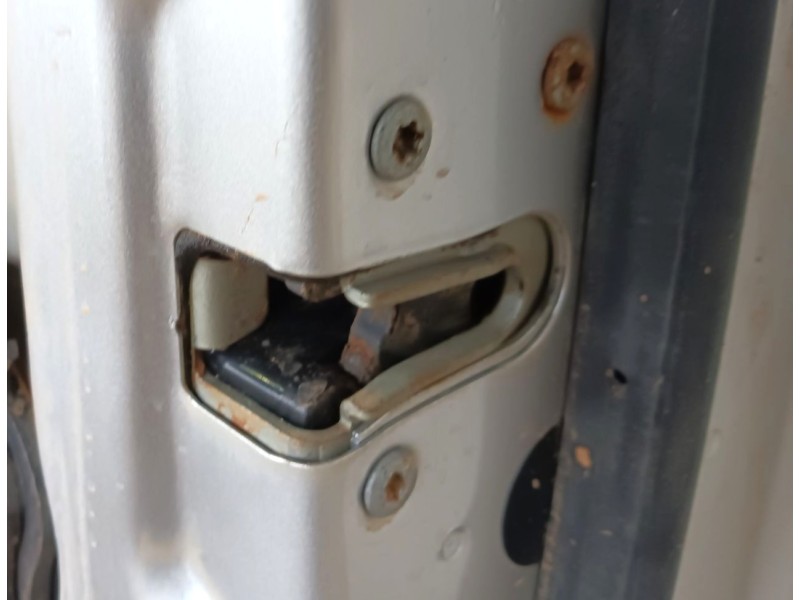 Recambio de puerta delantera derecha para dodge nitro 2.8 crd 4wd referencia OEM IAM   