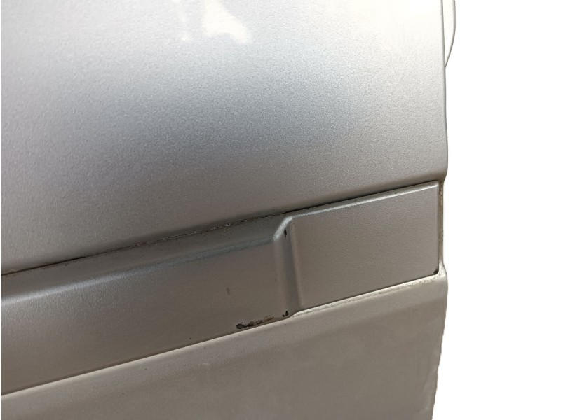 Recambio de puerta trasera derecha para dodge nitro 2.8 crd 4wd referencia OEM IAM   