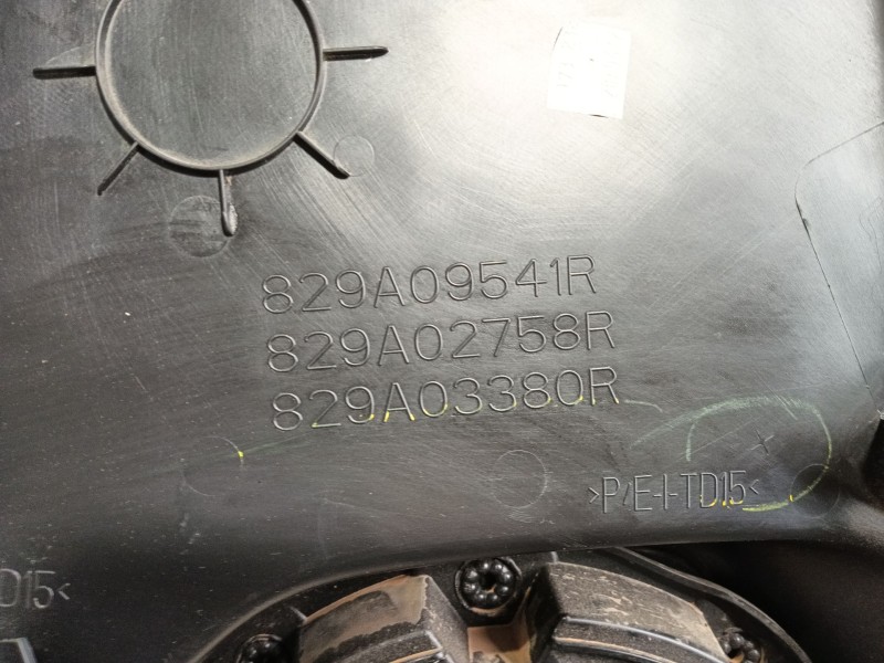 Recambio de guarnecido puerta trasera derecha para dacia sandero iii 1.0 tce 90 referencia OEM IAM   