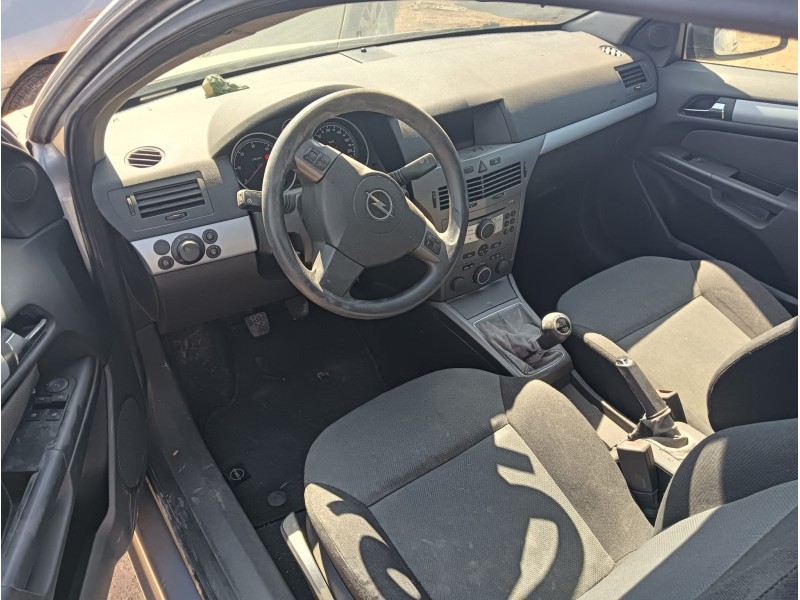 opel astra h gtc (a04) del año 2007