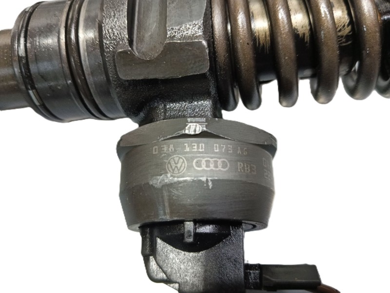 Recambio de inyector para seat altea (5p1) 1.9 tdi referencia OEM IAM 38130073AG  