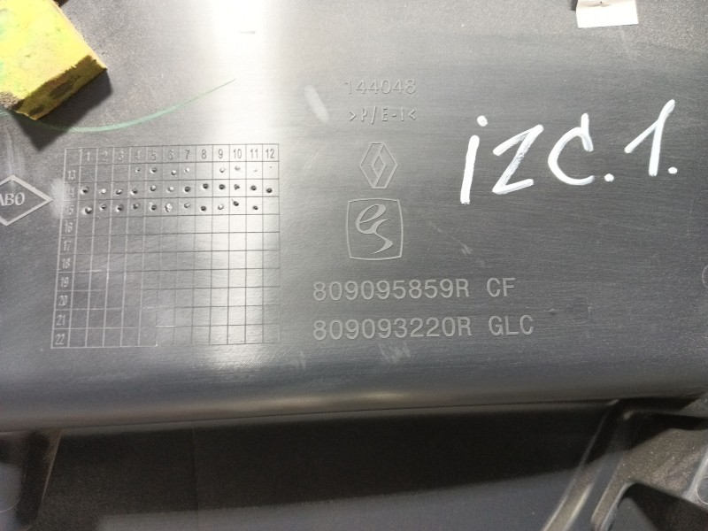 Recambio de guarnecido puerta delantera izquierda para dacia sandero ii 1.2 referencia OEM IAM   