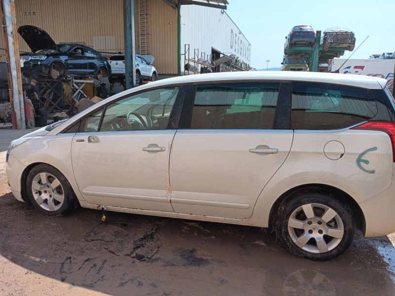 peugeot 5008 (0u_, 0e_) del año 2012