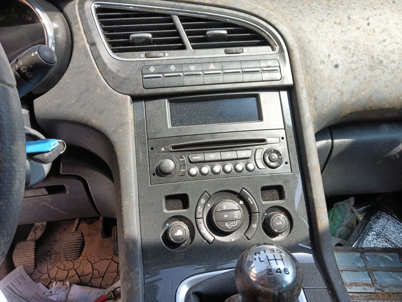 peugeot 5008 (0u_, 0e_) del año 2012