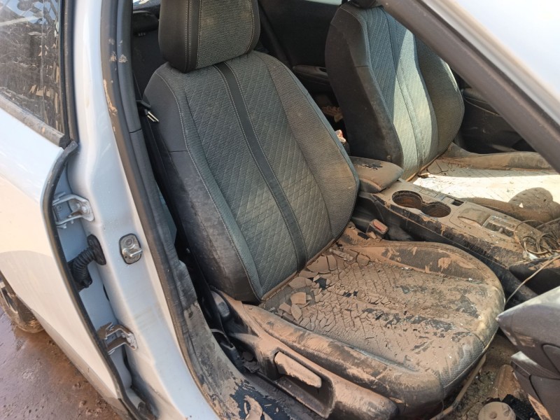 peugeot 2008 ii (ud_, us_, uy_, uj_, ur_, uc_) del año 2023