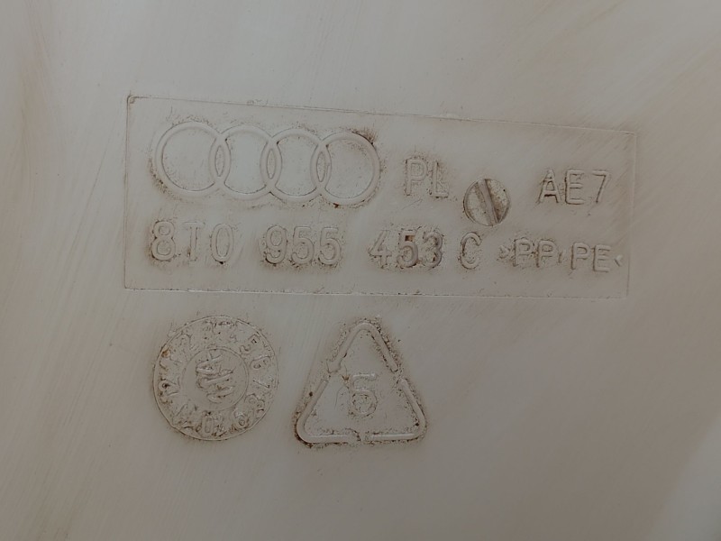 Recambio de deposito limpia para audi a4 b8 (8k2) 2.0 tdi referencia OEM IAM 8T0955453C  