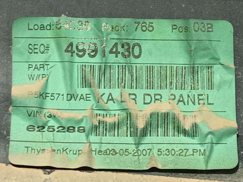 Recambio de guarnecido puerta trasera izquierda para dodge nitro 2.8 crd 4wd referencia OEM IAM   