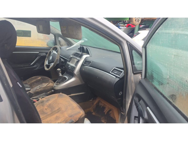 toyota verso (_r2_) del año 2013