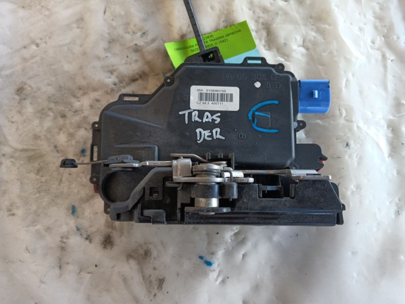 Recambio de cerradura puerta trasera derecha para skoda fabia ii (542) 1.2 referencia OEM IAM   