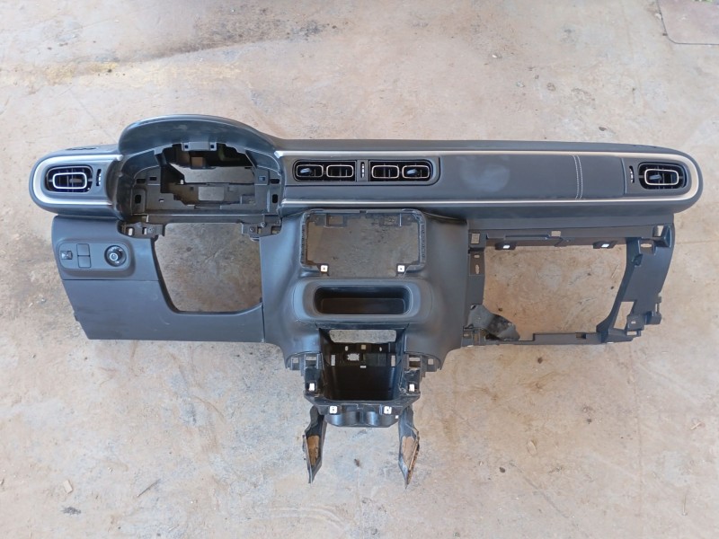 Recambio de salpicadero para citroën c3 iii (sx) 1.2 puretech 82 referencia OEM IAM 16192285ZD  