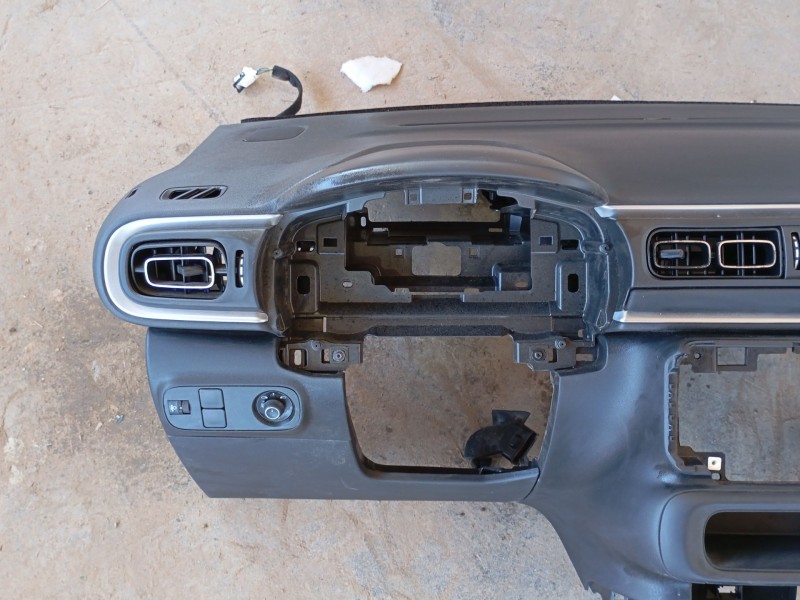 Recambio de salpicadero para citroën c3 iii (sx) 1.2 puretech 82 referencia OEM IAM 16192285ZD  