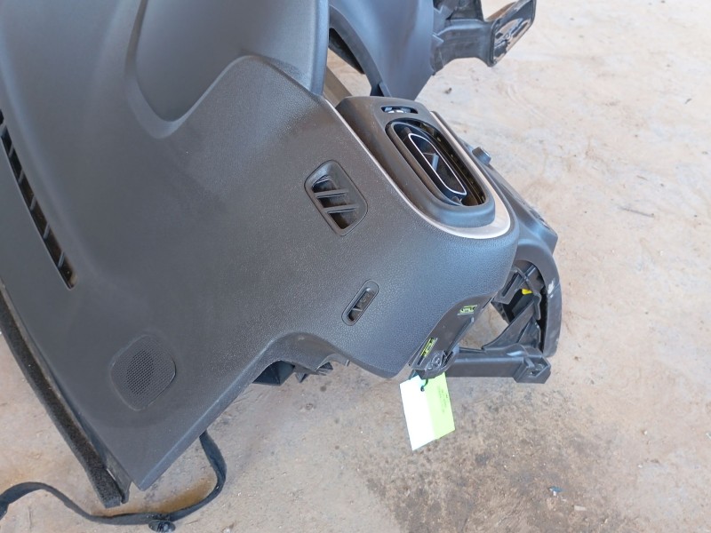 Recambio de salpicadero para citroën c3 iii (sx) 1.2 puretech 82 referencia OEM IAM 16192285ZD  