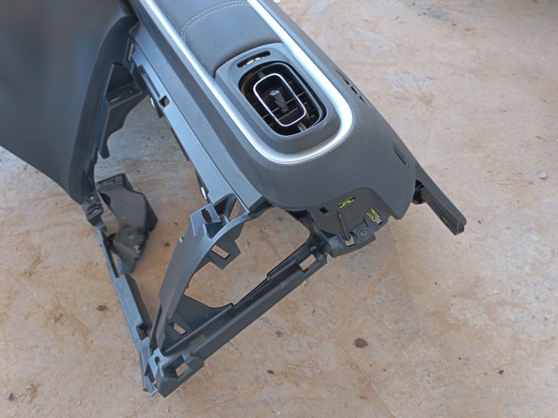 Recambio de salpicadero para citroën c3 iii (sx) 1.2 puretech 82 referencia OEM IAM 16192285ZD  