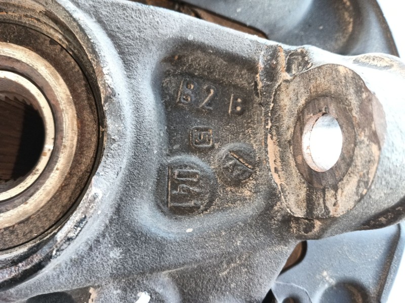 Recambio de mangueta delantera derecha para citroën c4 grand picasso ii (da_, de_) 1.6 bluehdi 120 referencia OEM IAM   