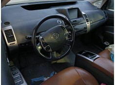 toyota prius liftback (_w2_) del año 2015 2