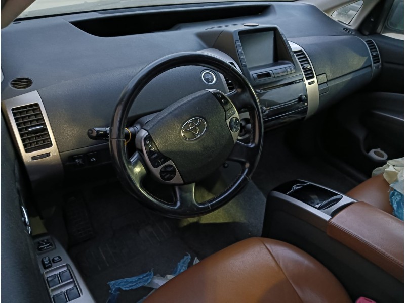 toyota prius liftback (_w2_) del año 2015