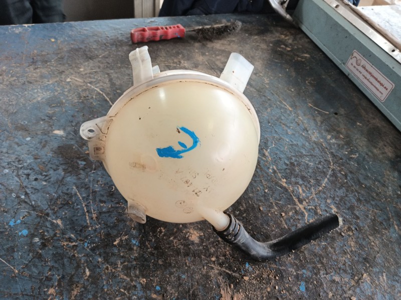 Recambio de deposito expansion para volkswagen touran (1t3) 2.0 tdi referencia OEM IAM   