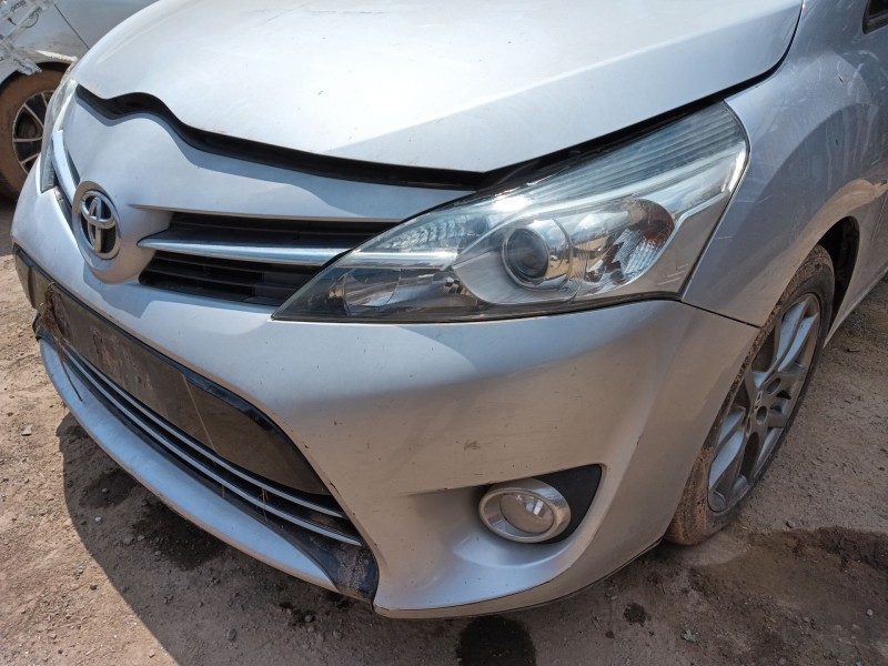 toyota verso (_r2_) del año 2013