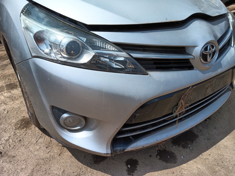 toyota verso (_r2_) del año 2013