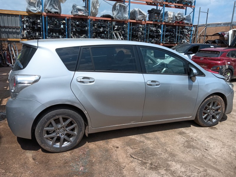 toyota verso (_r2_) del año 2013