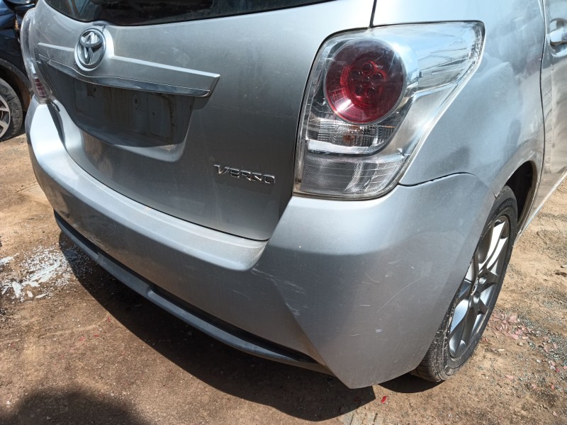 toyota verso (_r2_) del año 2013