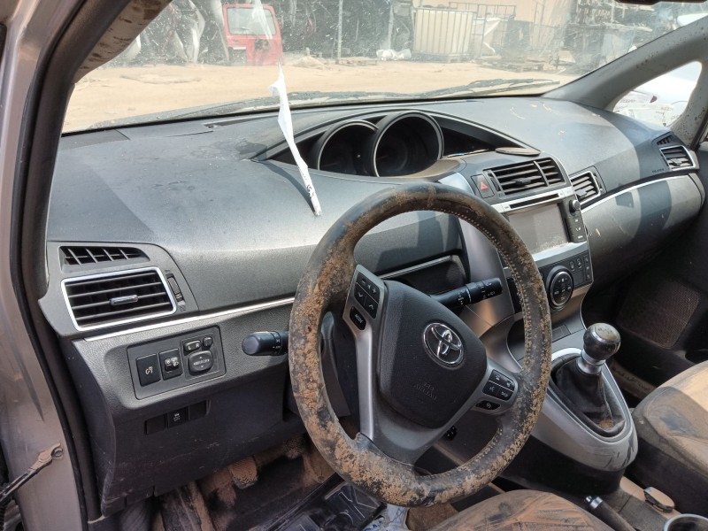 toyota verso (_r2_) del año 2013