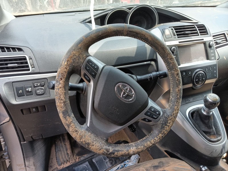 toyota verso (_r2_) del año 2013