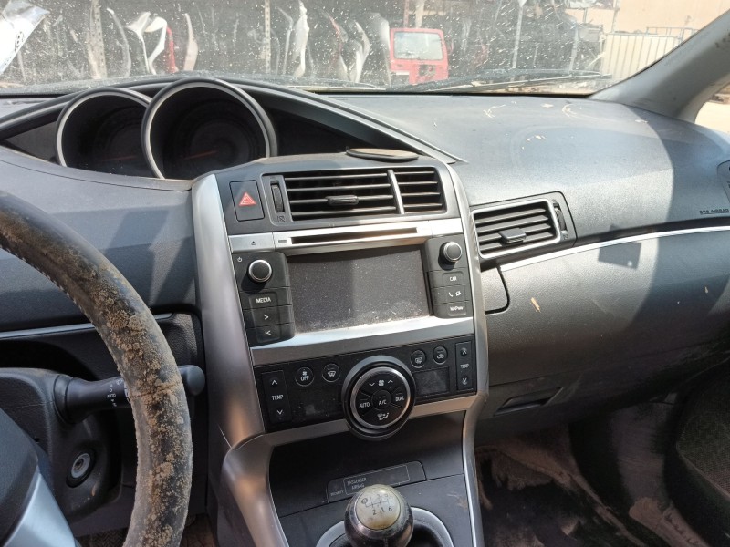 toyota verso (_r2_) del año 2013