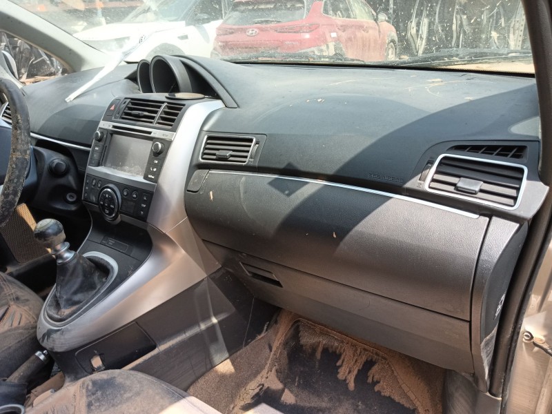 toyota verso (_r2_) del año 2013