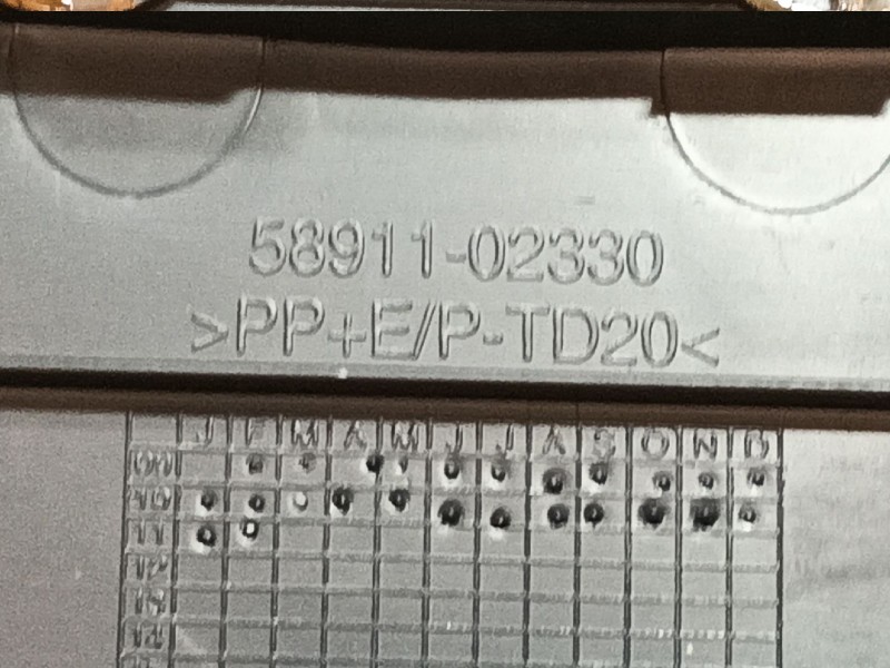 Recambio de apoyabrazos central para toyota auris (_e15_) 1.8 hybrid (zwe150_) referencia OEM IAM 5891002260B1 5891102330 