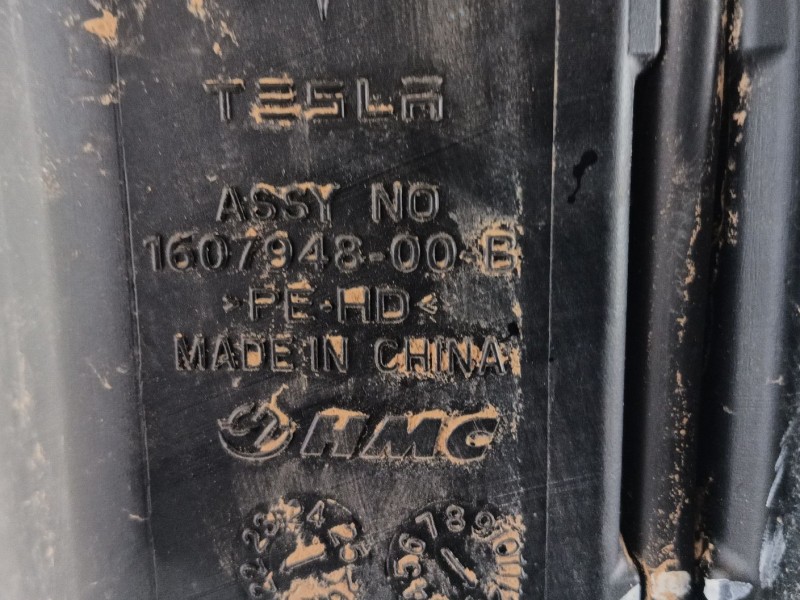 Recambio de deposito limpia para tesla model y (5yjy) ev a las 4 ruedas referencia OEM IAM 160794800B  