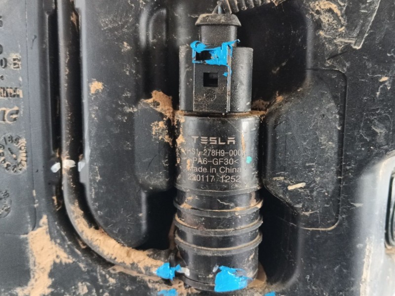 Recambio de deposito limpia para tesla model y (5yjy) ev a las 4 ruedas referencia OEM IAM 160794800B  