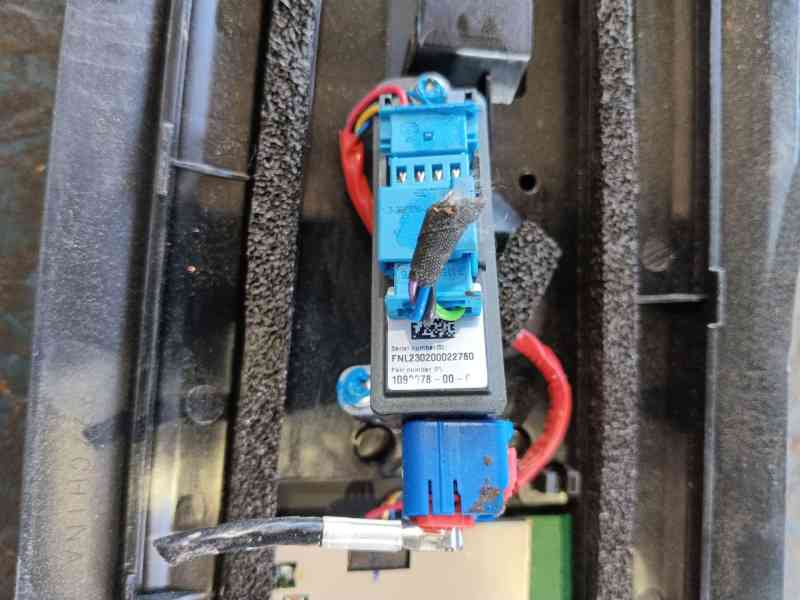 Recambio de moldura para tesla model y (5yjy) ev a las 4 ruedas referencia OEM IAM   
