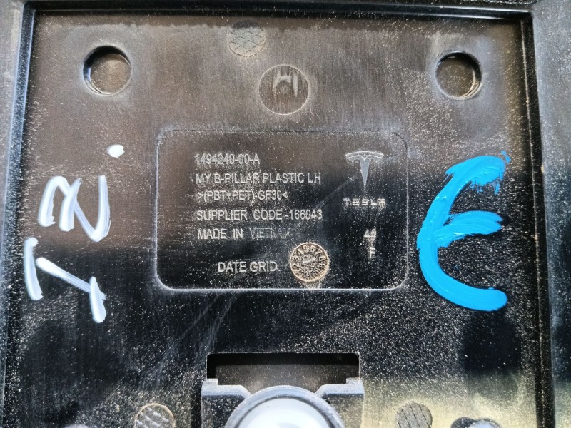 Recambio de moldura para tesla model y (5yjy) ev a las 4 ruedas referencia OEM IAM   