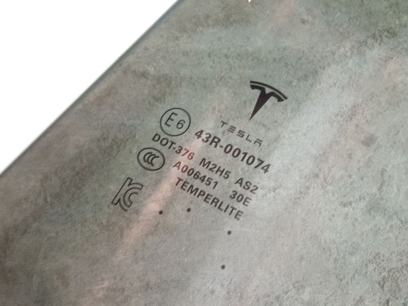 Recambio de luna trasera derecha para tesla model s (5yjs) referencia OEM IAM   