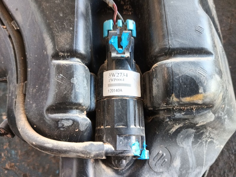 Recambio de deposito limpia para tesla model s (5yjs) referencia OEM IAM   