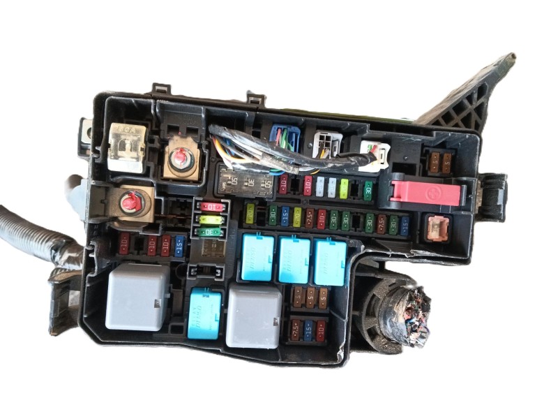 Recambio de caja reles / fusibles para lexus nx (_z1_) 300h awd (ayz15) referencia OEM IAM 8263048010  