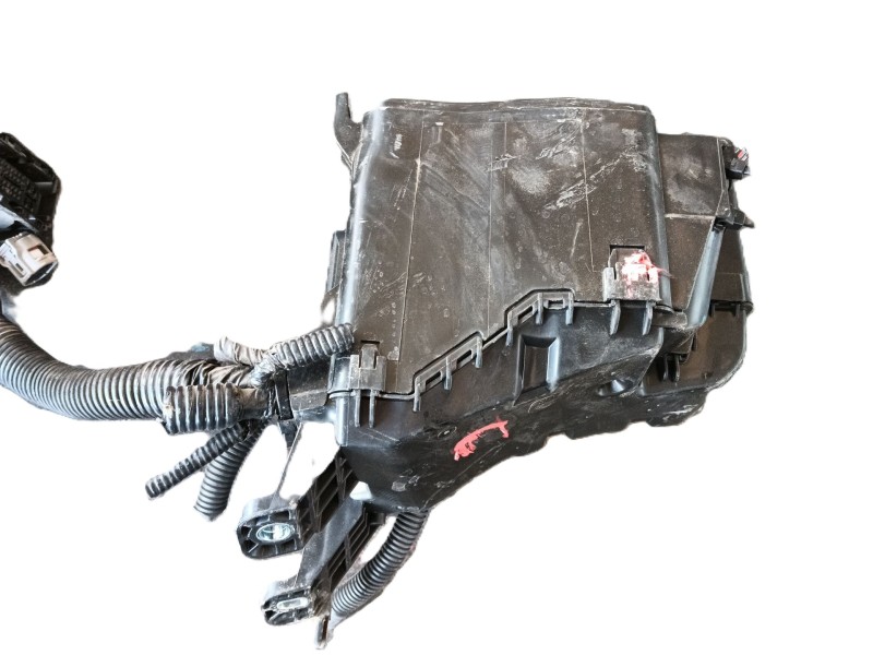 Recambio de caja reles / fusibles para lexus nx (_z1_) 300h awd (ayz15) referencia OEM IAM 8263048010  