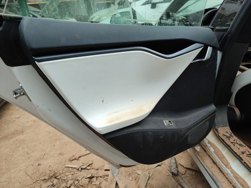 Recambio de guarnecido puerta trasera izquierda para tesla model s (5yjs) referencia OEM IAM   