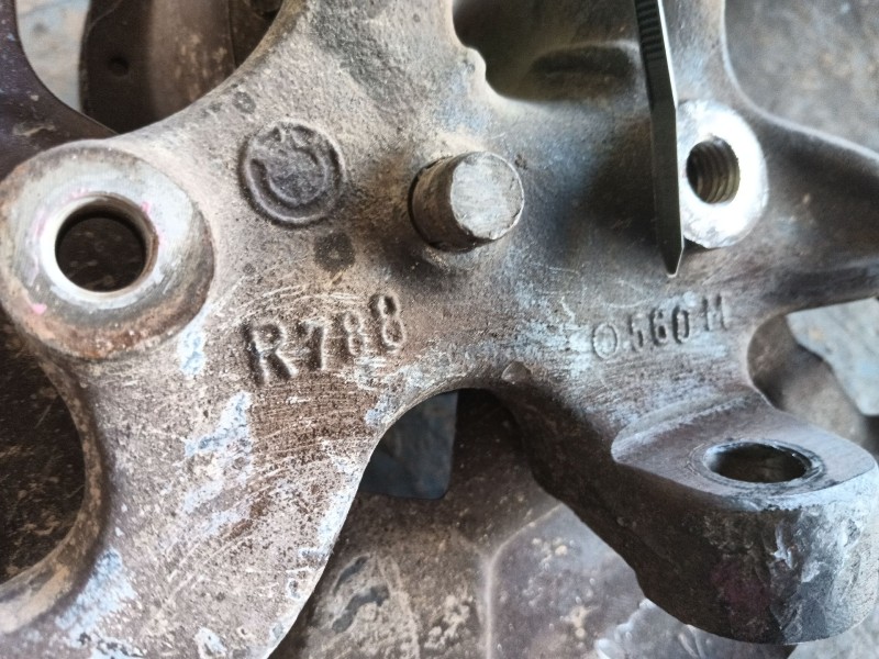 Recambio de mangueta delantera derecha para bmw 3 (e36) 320 i referencia OEM IAM   