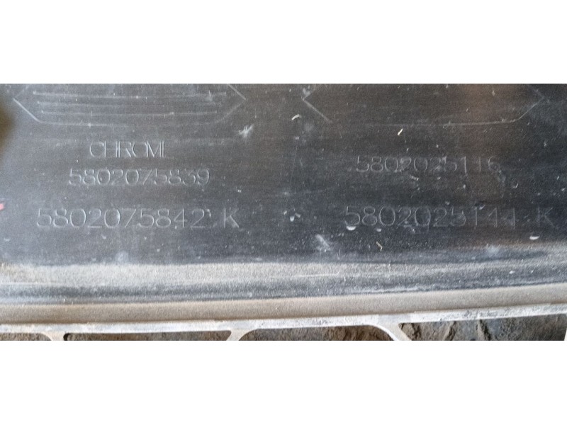 Recambio de rejilla delantera para iveco daily vi caja/chasis 33s16, 35s16, 35c16, 40c16, 50c16 referencia OEM IAM   