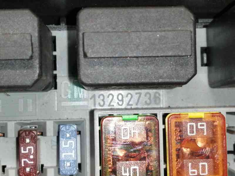 Recambio de caja reles / fusibles para opel corsa d cmon referencia OEM IAM 13246936 13185560 