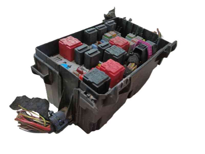 Recambio de caja reles / fusibles para opel corsa d cmon referencia OEM IAM 13246936 13185560 
