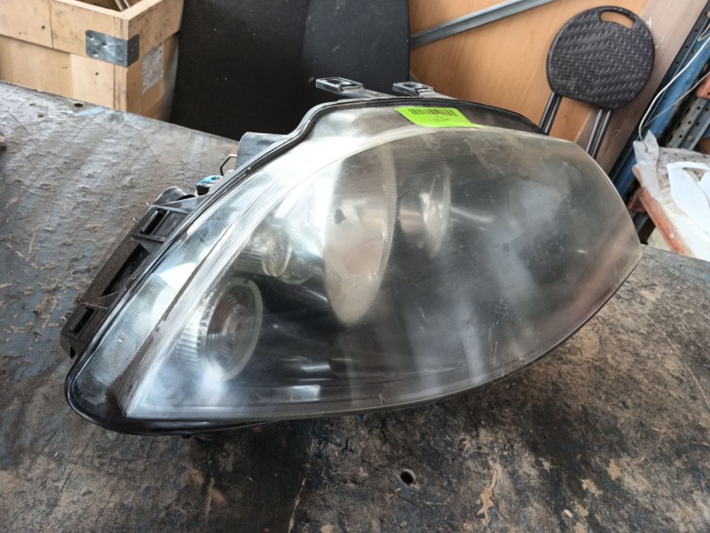 Recambio de faro derecho para seat ibiza iii (6l1) 1.9 tdi referencia OEM IAM   