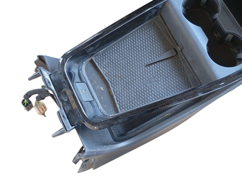 Recambio de apoyabrazos central para ford mustang mach-e (cgw) ev 4x4 referencia OEM IAM   