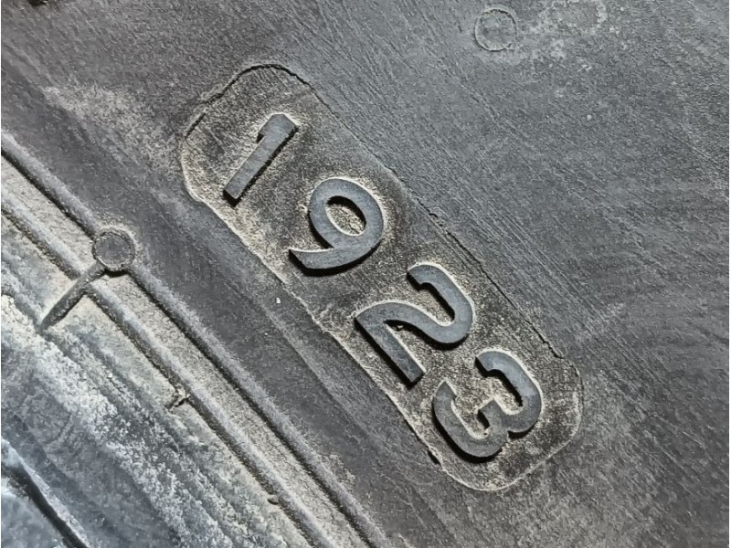 Recambio de neumatico para » otros... modelos referencia OEM IAM 215/60 R17 100V 2 BRIDGESTONE