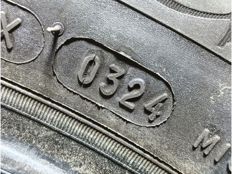 Recambio de neumatico para » otros... modelos referencia OEM IAM 215/55 R17 94V 2 MICHELIN