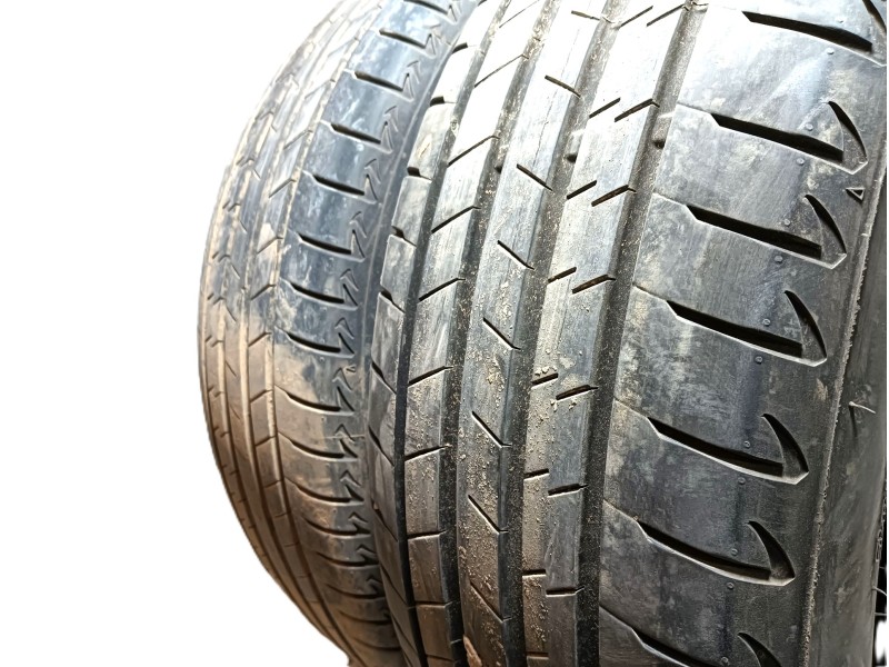 Recambio de neumatico para » otros... modelos referencia OEM IAM 225/60 R18 104W 2 BRIDGESTONE