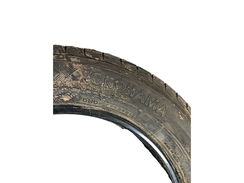 Recambio de neumatico para » otros... modelos referencia OEM IAM 225/60 R18 100H 2 YOKOHAMA