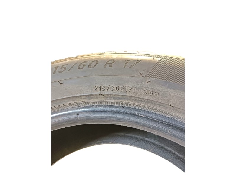 Recambio de neumatico para » otros... modelos referencia OEM IAM 215/60 R17 96H 2 MICHELIN